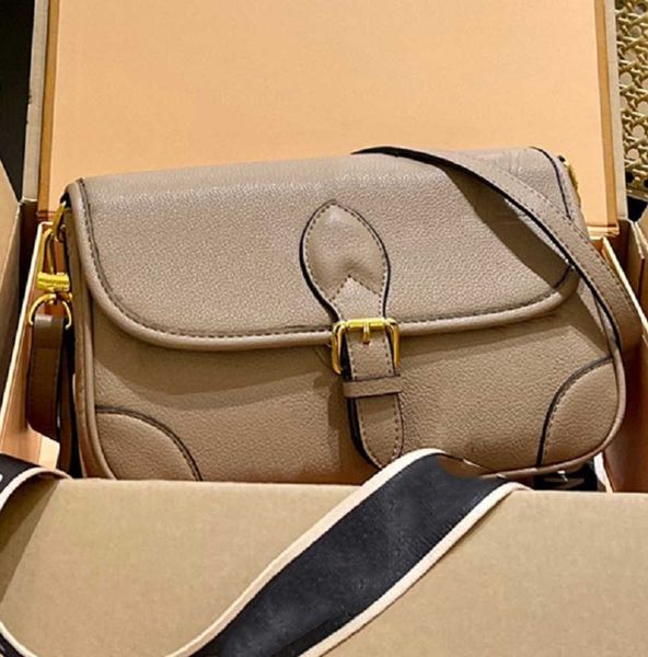 designer bags shoulder bag totes real leather luxury old flower diane baguette handbag large-capacity canvas embossed letters colorful 2023
designer bags shoulder bag totes real leather luxury old flower diane baguette handbag large-capacity canvas embossed letters colorful 2023
