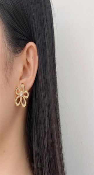 women designer stud earring screw bracelet party wedding cleefes earring couple gift bracelet fashion loves luxury rings with box3005944, Golden;silver
women designer stud earring screw bracelet party wedding cleefes earring couple gift bracelet fashion loves luxury rings with box3005944, Golden;silver