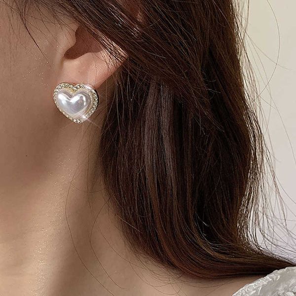 charm gold plated pearl heart stud earrings shiny rhinestone earring metal elegant fashion romantic female couple jewelry wedding gift r2308, Golden
charm gold plated pearl heart stud earrings shiny rhinestone earring metal elegant fashion romantic female couple jewelry wedding gift r2308, Golden