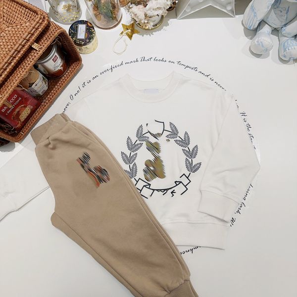 designer kids clothing sets white pullover with long pants two pieces sets brand boys sports tracksuits 2023fw autumn children hoodies embro
designer kids clothing sets white pullover with long pants two pieces sets brand boys sports tracksuits 2023fw autumn children hoodies embro