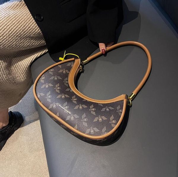 ladies shoulder bags simple classic vintage jiaozi bag wear-resistant thickened printed leather handbag elegant color matching mobile phone, Black;red
ladies shoulder bags simple classic vintage jiaozi bag wear-resistant thickened printed leather handbag elegant color matching mobile phone, Black;red