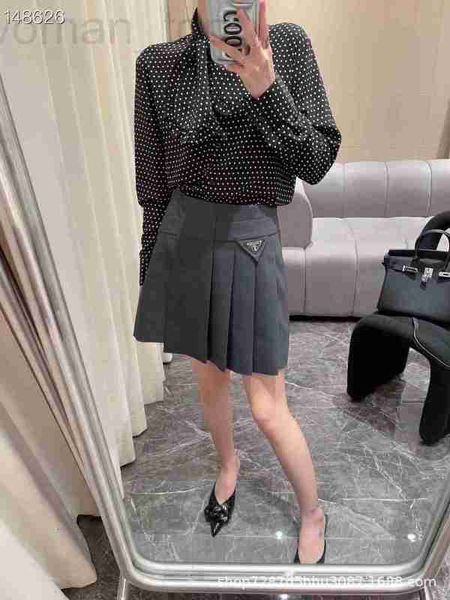 skirts designer skirts designer p family 23 spring/summer new triangle letter button decorative pleated half skirt slim fit fashion versatil, Black
skirts designer skirts designer p family 23 spring/summer new triangle letter button decorative pleated half skirt slim fit fashion versatil, Black