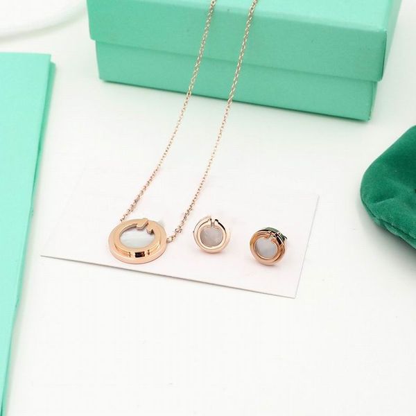 2023 lovely cute long rose gold thin stainless steel chain silver crystal round plate design women necklace earrings suit with dust bag and, Black
2023 lovely cute long rose gold thin stainless steel chain silver crystal round plate design women necklace earrings suit with dust bag and, Black