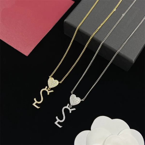 designer necklace letter heart pendant necklaces womens luxurys jewerlry diamonds necklace fashion silver gold necklaces 18k gold plated g23
designer necklace letter heart pendant necklaces womens luxurys jewerlry diamonds necklace fashion silver gold necklaces 18k gold plated g23