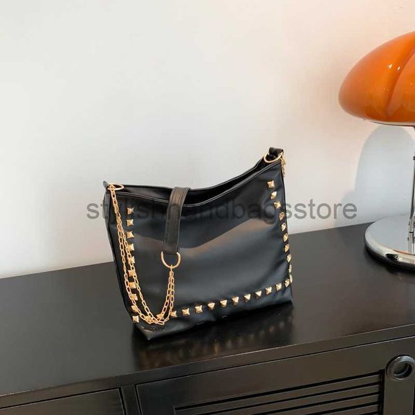 elegant and stylish soft leather one shoulder 2023 summer new fashionable chain commuting temperament for womenstylishhandbagsstore
elegant and stylish soft leather one shoulder 2023 summer new fashionable chain commuting temperament for womenstylishhandbagsstore
