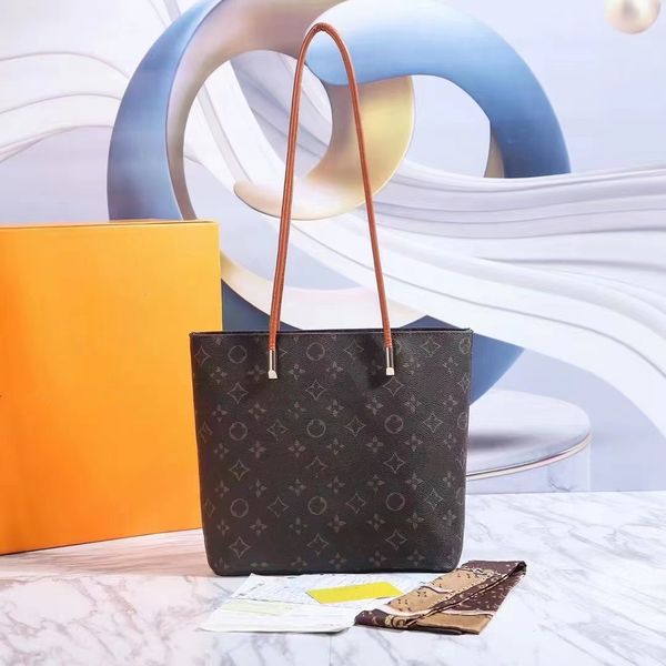 luxurys designers shoulder bags evening bag cross body leather tote men women designer handbags fashion bag wallet
luxurys designers shoulder bags evening bag cross body leather tote men women designer handbags fashion bag wallet