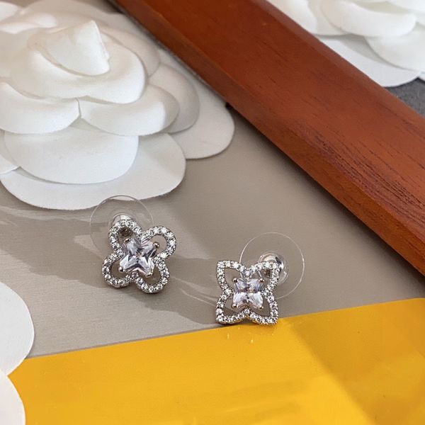 2023 new diamond blossom series earrings, sunflower earrings, diamond earrings, sparkling light, exclusive for women, high end customization, Golden;silver
2023 new diamond blossom series earrings, sunflower earrings, diamond earrings, sparkling light, exclusive for women, high end customization, Golden;silver