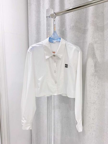 2023 french early spring diamond button versatile casual and unique small group embroidery letter white short shirt female
2023 french early spring diamond button versatile casual and unique small group embroidery letter white short shirt female