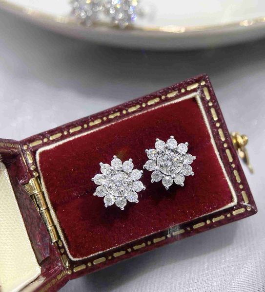 high-end 18k solid gold sun flower prong setting cluster moissanite diamond studs, Golden
high-end 18k solid gold sun flower prong setting cluster moissanite diamond studs, Golden