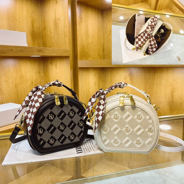 wholesale ladies shoulder bags 2 styles thickened shaped embossed box handbags elegant solid color leather mobile phone bag sweet letter emb
wholesale ladies shoulder bags 2 styles thickened shaped embossed box handbags elegant solid color leather mobile phone bag sweet letter emb
