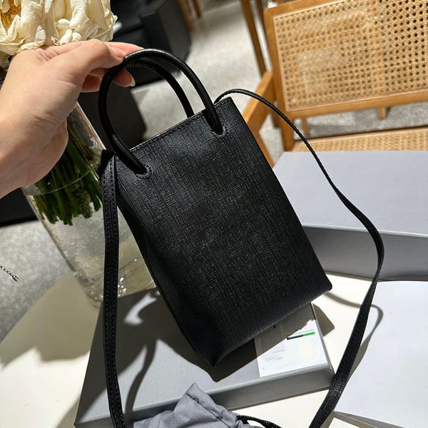 mini totes handbags shoulder shopping crossbody underarm bags lady handbag purse genuine leather fashion letters removable adjustable straps
mini totes handbags shoulder shopping crossbody underarm bags lady handbag purse genuine leather fashion letters removable adjustable straps