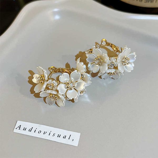 charm light luxury flower splicing pearl earrings for women earring female jewelry party gift r230804, Golden
charm light luxury flower splicing pearl earrings for women earring female jewelry party gift r230804, Golden