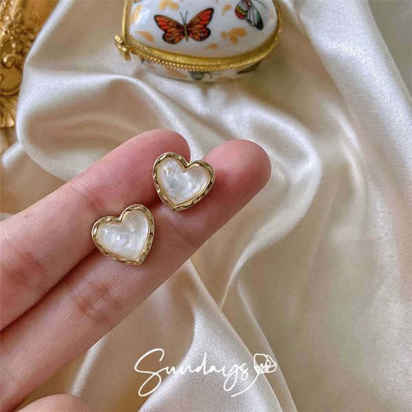 charm trendy vintage heart earring women classic black white stud earrings female fashion earrings female jewelry 2023 gift r230804, Golden
charm trendy vintage heart earring women classic black white stud earrings female fashion earrings female jewelry 2023 gift r230804, Golden