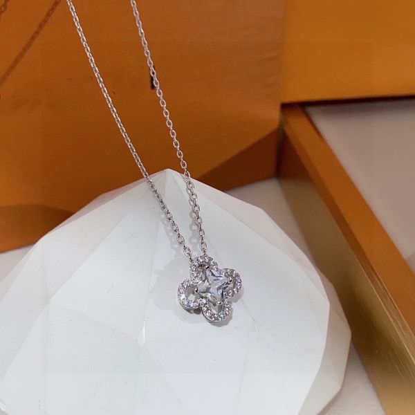 2023 new diamond blossom series necklace, sunflower diamond necklace, shining light, women's exclusive white fritillaria high end custo, Silver
2023 new diamond blossom series necklace, sunflower diamond necklace, shining light, women's exclusive white fritillaria high end custo, Silver