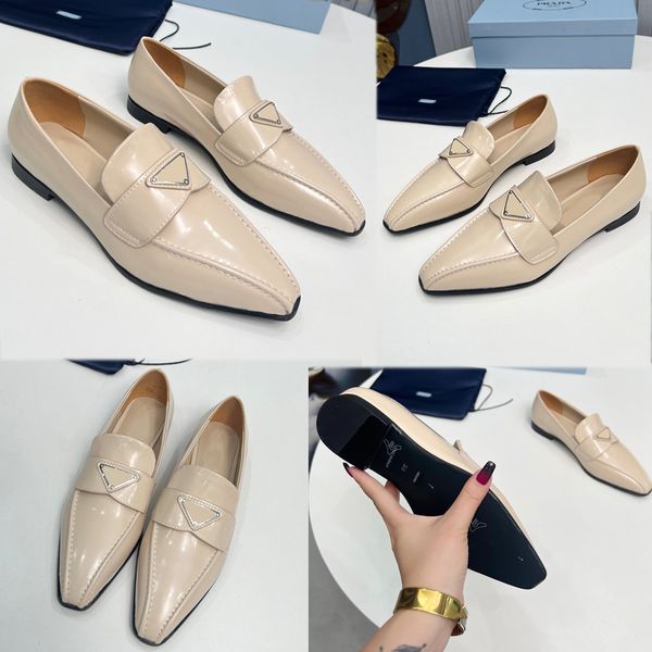 patent leather loafers black 1d193 accented with the leather band the style is decorated with the enameled metal triangle logo womens leisur
patent leather loafers black 1d193 accented with the leather band the style is decorated with the enameled metal triangle logo womens leisur