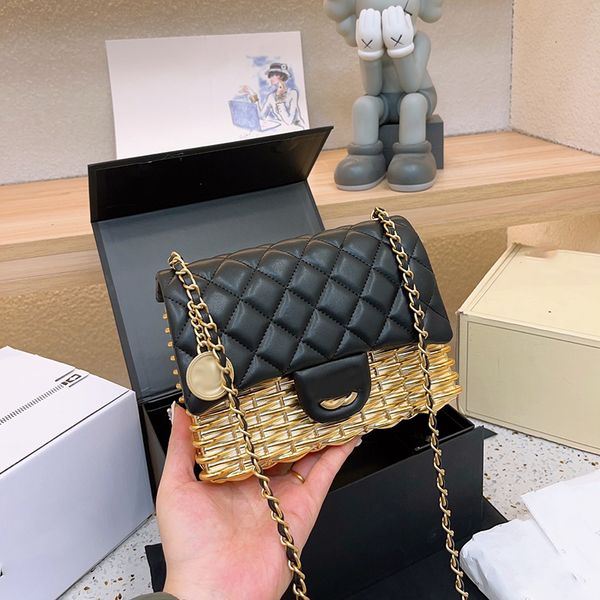 fashion designer womens shoulder bag luxury handbags metal rattan woven leather clamshell hardware metal buckle matelasse chain hand crossbo
fashion designer womens shoulder bag luxury handbags metal rattan woven leather clamshell hardware metal buckle matelasse chain hand crossbo