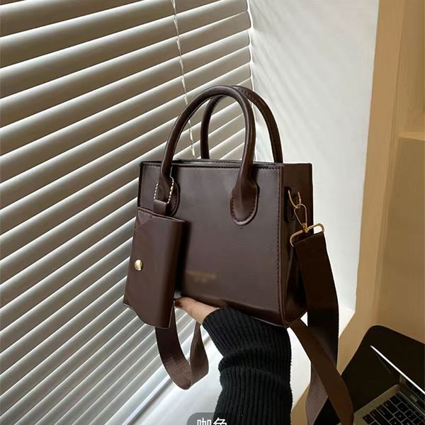 new high-end texture niche design retro small bag female autumn and winter atmosphere all shoulder crossbody bag
new high-end texture niche design retro small bag female autumn and winter atmosphere all shoulder crossbody bag