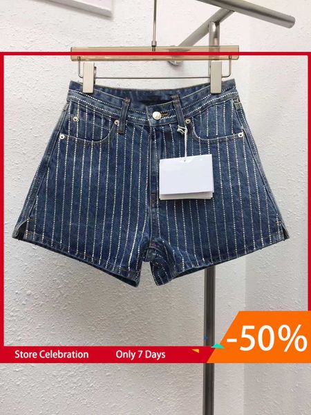 shenzhen nanyou 23 spring/summer heavy industry high waist full diamond vertical stripe casual denim straight shorts female, White;black
shenzhen nanyou 23 spring/summer heavy industry high waist full diamond vertical stripe casual denim straight shorts female, White;black