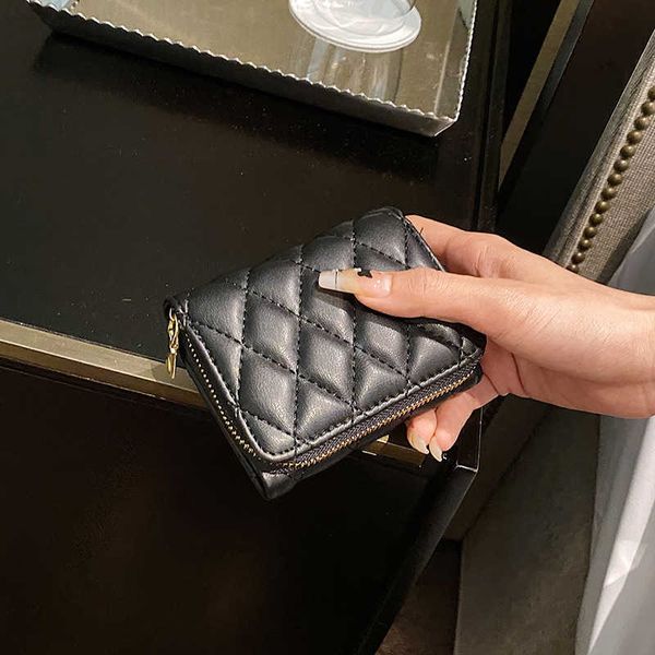 lingge women's short small wallet autumn and winter new folding card bag ladies money clip clutch bag 0805, Red;black
lingge women's short small wallet autumn and winter new folding card bag ladies money clip clutch bag 0805, Red;black