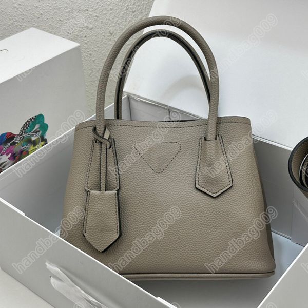 luxury mini double handbag brand women designer shoulder bag metal engraved logo womens handbag crossbody bag purse lady tote bag shopping b
luxury mini double handbag brand women designer shoulder bag metal engraved logo womens handbag crossbody bag purse lady tote bag shopping b
