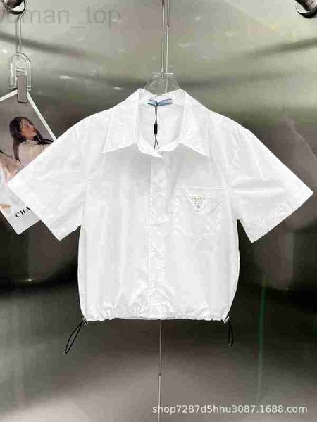 women's t-shirt designer p family 23 spring/summer new pocket patch triangle style small flip neck design elastic waist short shirt h48, White
women's t-shirt designer p family 23 spring/summer new pocket patch triangle style small flip neck design elastic waist short shirt h48, White