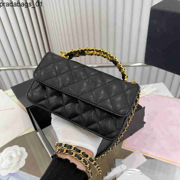 1 1. original factory leather fashion handbag lambskin black gold enamel handle flap bag single shoulder crossbody bag handbag
1 1. original factory leather fashion handbag lambskin black gold enamel handle flap bag single shoulder crossbody bag handbag