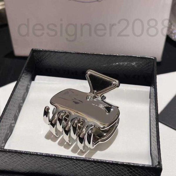 hair clips & barrettes designer inverted triangle metal logo grip clip for women's large light luxury back brain spoon advanced shark h, Golden;silver
hair clips & barrettes designer inverted triangle metal logo grip clip for women's large light luxury back brain spoon advanced shark h, Golden;silver