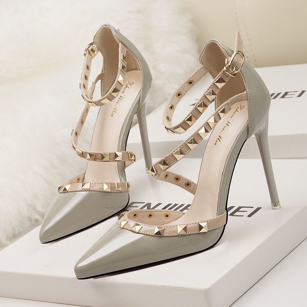 dress shoes nightclubs with thin 10cm heel high shallow pointed head rivet hollow word belt pumps simple women's 230803, Black
dress shoes nightclubs with thin 10cm heel high shallow pointed head rivet hollow word belt pumps simple women's 230803, Black