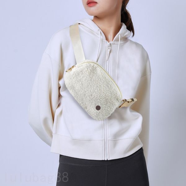 winter velvet fanny pack everywhere belt bags black green white solid color portable light weight trendy popular sport causal waist bags lux
winter velvet fanny pack everywhere belt bags black green white solid color portable light weight trendy popular sport causal waist bags lux