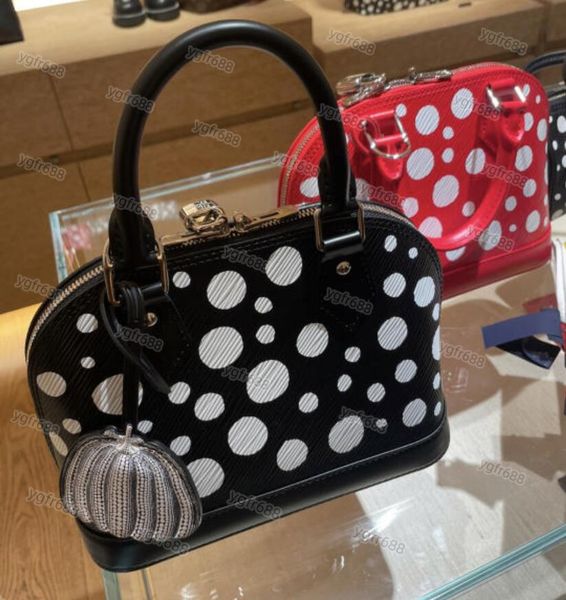 real leather designer bag shoulder bag shell bag luxury flower handbag large-capacity strap letters colorful new floral alma bb crossbody ba
real leather designer bag shoulder bag shell bag luxury flower handbag large-capacity strap letters colorful new floral alma bb crossbody ba