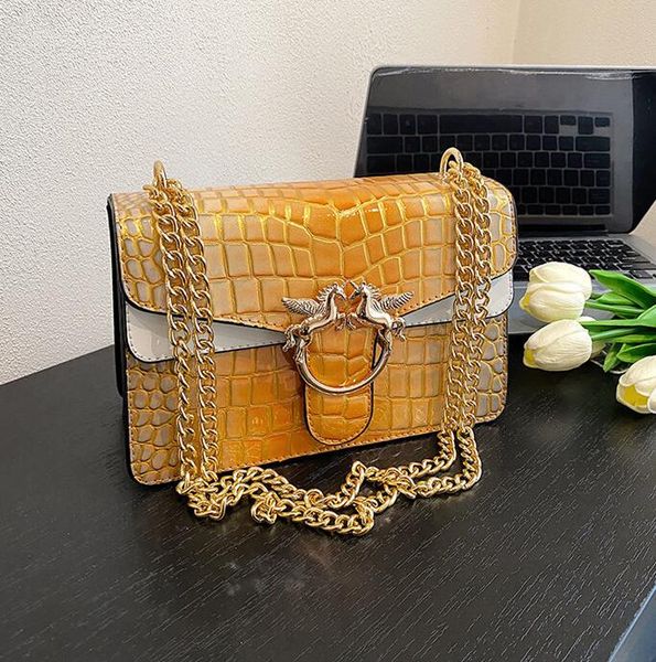 factory wholesale ladies shoulder bags 3 colors western-style gradient embossed handbag sweet metal buckle chain bag classic stone fashion h
factory wholesale ladies shoulder bags 3 colors western-style gradient embossed handbag sweet metal buckle chain bag classic stone fashion h
