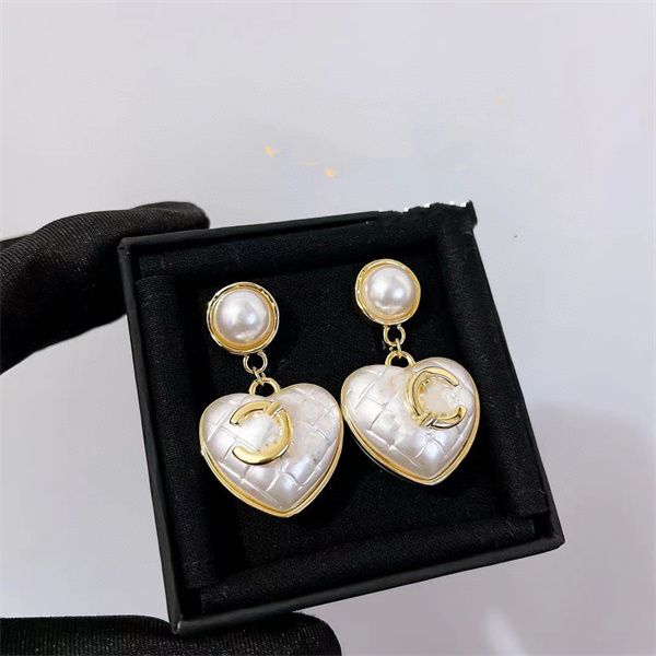 high-quality gold earrings stud c earing luxury women ccity diamond pearl earring designer jewelry woman 55645, Golden;silver
high-quality gold earrings stud c earing luxury women ccity diamond pearl earring designer jewelry woman 55645, Golden;silver