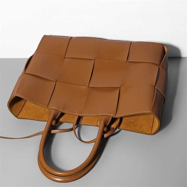 aa totes designer bottegasvenetas arco bags woven a designers medium genuine woven cowhide solid capacityxtcs
aa totes designer bottegasvenetas arco bags woven a designers medium genuine woven cowhide solid capacityxtcs