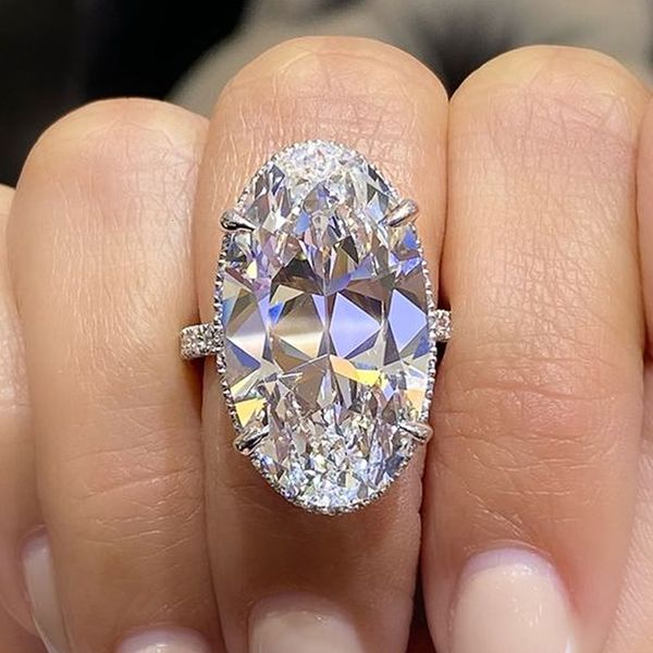 wedding rings huitan bling big oval aaa cz ring simple elegant womens engagement accessories trendy jewelry drop 230803, Slivery;golden
wedding rings huitan bling big oval aaa cz ring simple elegant womens engagement accessories trendy jewelry drop 230803, Slivery;golden