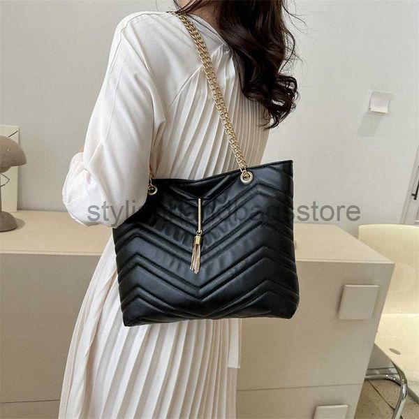 2023 summer new high capacity tassel single shoulder handheld chain fashion versatile commuter women's bagstylishhandbagsstore
2023 summer new high capacity tassel single shoulder handheld chain fashion versatile commuter women's bagstylishhandbagsstore
