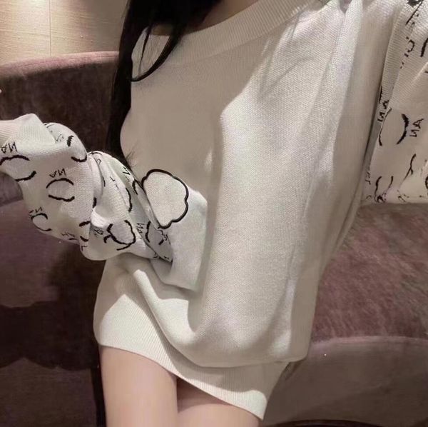 spring designer women sweater high-end fashion luxury half monogram embroidered round neck pullover sweater, White;black
spring designer women sweater high-end fashion luxury half monogram embroidered round neck pullover sweater, White;black