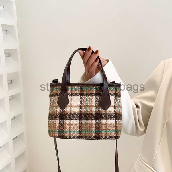 fashionable and minimalist bag fashionable portable bucket new autumn/winter 2023 trend plaid crossbody bagstylishdesign
fashionable and minimalist bag fashionable portable bucket new autumn/winter 2023 trend plaid crossbody bagstylishdesign