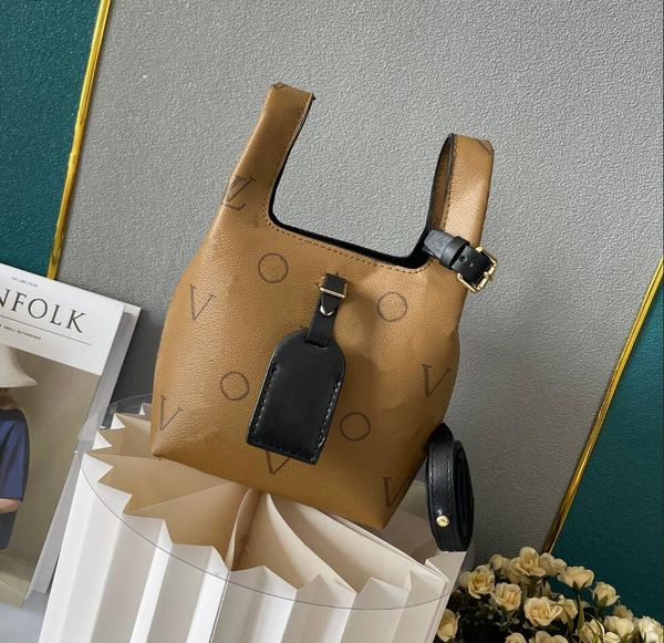 2023 paris bucket bags shoulder cross body handbag shopping vegetable basket atlantis grocery basket monogrames canvas leather casual fashio
2023 paris bucket bags shoulder cross body handbag shopping vegetable basket atlantis grocery basket monogrames canvas leather casual fashio