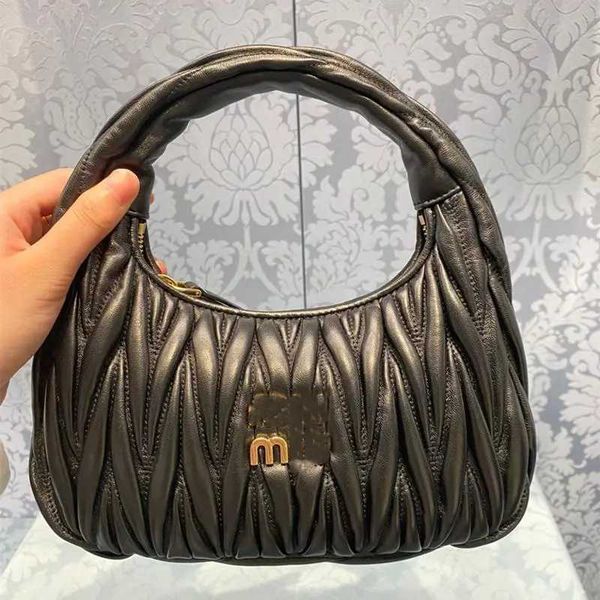 miu bag miu miao's new women's bag advanced texture handbag fashion one shoulder crossbody bag small fold underarm bag for women
miu bag miu miao's new women's bag advanced texture handbag fashion one shoulder crossbody bag small fold underarm bag for women