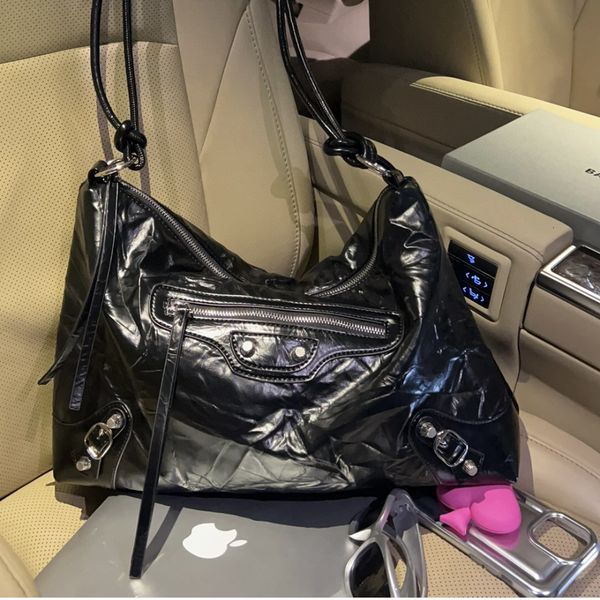 evening bags women's vintage shoulder tote designers luxury classic y2k locomotive style shoulder handbag trendy cool big square bag 23
evening bags women's vintage shoulder tote designers luxury classic y2k locomotive style shoulder handbag trendy cool big square bag 23