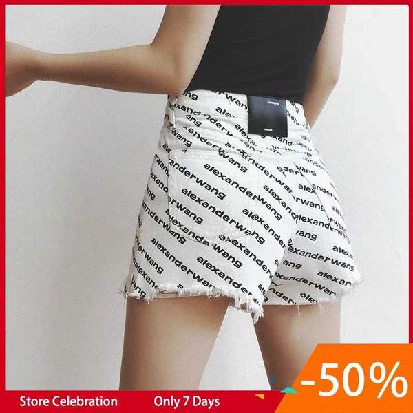 2023 spring/summer new aw full print letter denim shorts women's high waist loose and slim king fur hem pants, White;black
2023 spring/summer new aw full print letter denim shorts women's high waist loose and slim king fur hem pants, White;black