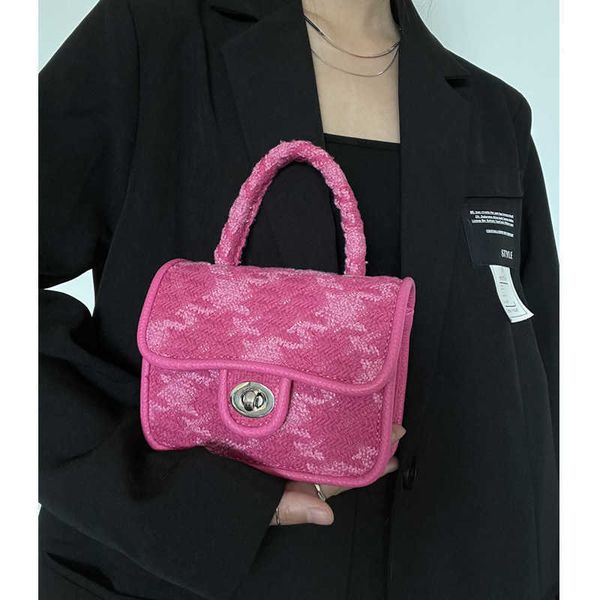 cross body bags 2023 spring summer new rose red small group handbag fashionable and simple chain skew square bag for women 230804
cross body bags 2023 spring summer new rose red small group handbag fashionable and simple chain skew square bag for women 230804