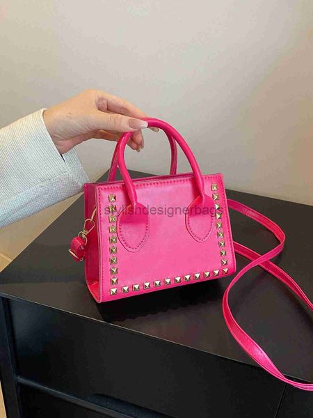 shoulder bags 2023 autumn new crossbody bag rivet trend fashion handheld small square bag women's simple and popular casual shoulder ba
shoulder bags 2023 autumn new crossbody bag rivet trend fashion handheld small square bag women's simple and popular casual shoulder ba