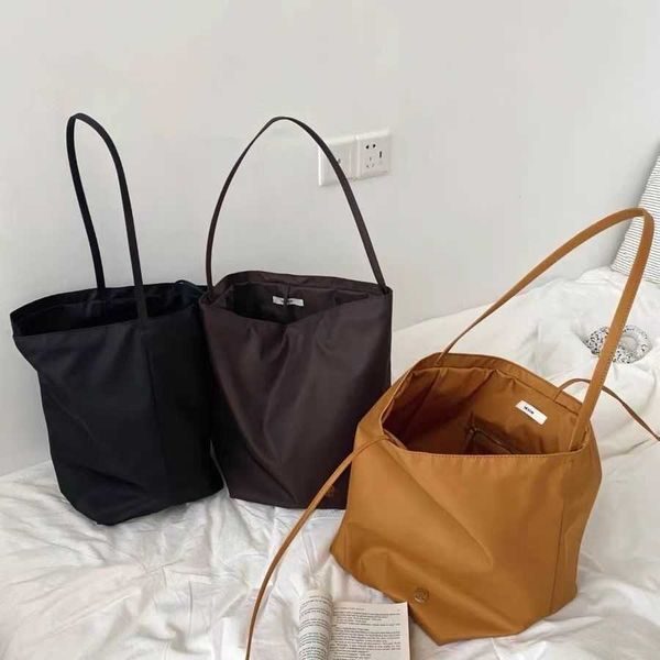 super the row fashion waterproof nylon fabric large capacity tote bag casual handheld shoulder bag water bucket bag for women
super the row fashion waterproof nylon fabric large capacity tote bag casual handheld shoulder bag water bucket bag for women
