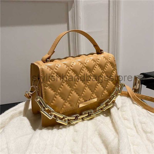 simple lingge chain portable small square for women's 2023 autumn new solid color trend fashion diagonal straddle shoulder bagstylishha
simple lingge chain portable small square for women's 2023 autumn new solid color trend fashion diagonal straddle shoulder bagstylishha