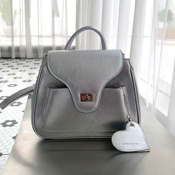 school bags 2023 genuine leather girls for women black white silver fashion backpack 230804
school bags 2023 genuine leather girls for women black white silver fashion backpack 230804