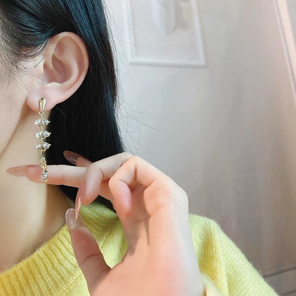charm 2023 new crystal long leaf tassel earrings womens personality fashion earrings wedding jewelry birthday gifts r230804, Golden
charm 2023 new crystal long leaf tassel earrings womens personality fashion earrings wedding jewelry birthday gifts r230804, Golden