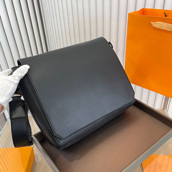 plain flap shoulder bag mens messenger crossbody bag genuine leather fashion letters multiple colors wallets removable strap retro handbags
plain flap shoulder bag mens messenger crossbody bag genuine leather fashion letters multiple colors wallets removable strap retro handbags