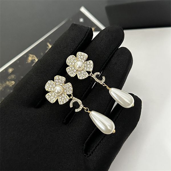 high-quality gold earrings stud c earing luxury women ccity diamond pearl earring designer jewelry woman 66756, Golden;silver
high-quality gold earrings stud c earing luxury women ccity diamond pearl earring designer jewelry woman 66756, Golden;silver