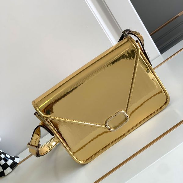 lacquer flap messenger bag genuine leather handbag designer shoulder bags metal letter mouth crossbody purse adjustable shoulder strap clutc
lacquer flap messenger bag genuine leather handbag designer shoulder bags metal letter mouth crossbody purse adjustable shoulder strap clutc